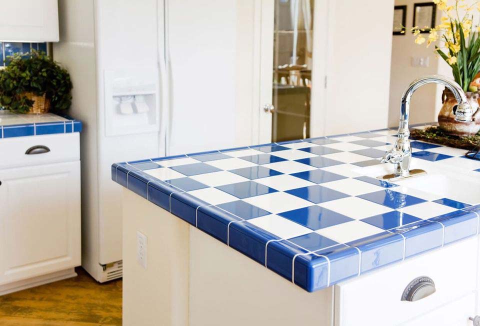 3 Outdated Countertop Materials To, How To Remove Old Tile Countertops Without Damaging Cabinets